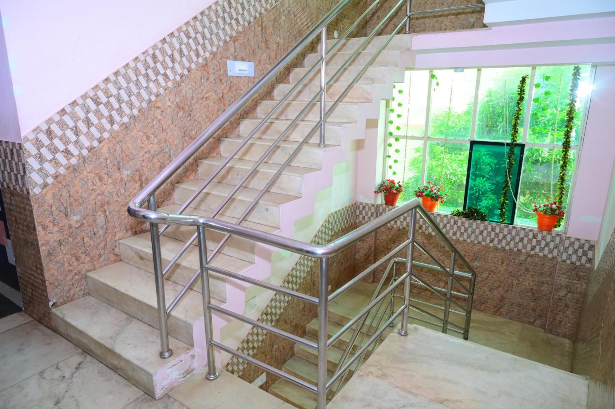 Mor Hotel Beach Heaven-স্বর্গদ্বার গোল্ডেন বিচ এবং মন্দিরের কাছে হোটেল বিচ হেভেন- Near Golden Beach & Temple Best Selling & Best Choice Of Travellers Puri Exteriör bild